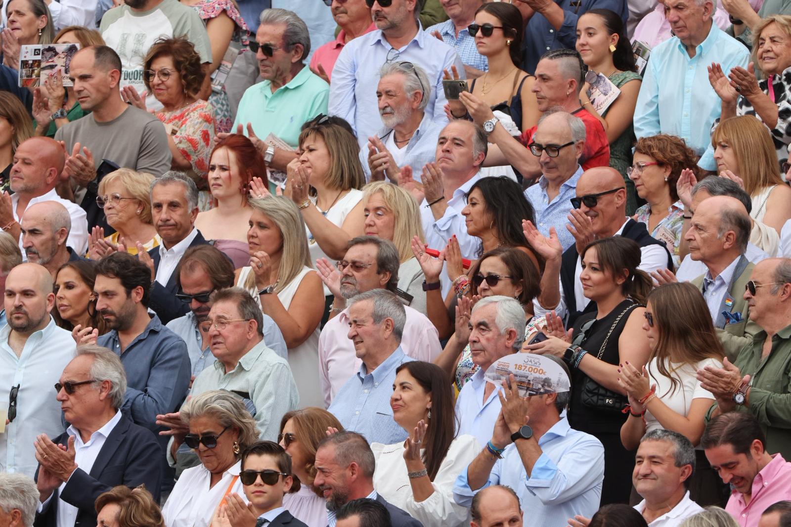 Lleno de caras conocidas en Salamanca para ver a Morante en tarde de 'no hay billetes'