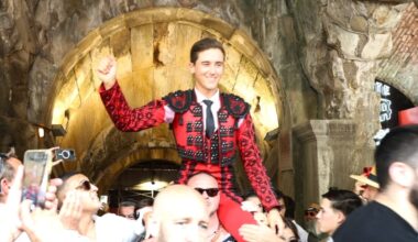 Víctor se hace con los galones en Nimes: Puerta de los Cónsules