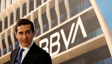 La CNMV aclara que BBVA dispone solo hasta el 23 de septiembre para mejorar el precio de la opa al Sabadell