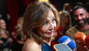Ana Rosa deslumbra en los premios Chicote y sorprende con su opinión sobre Sánchez