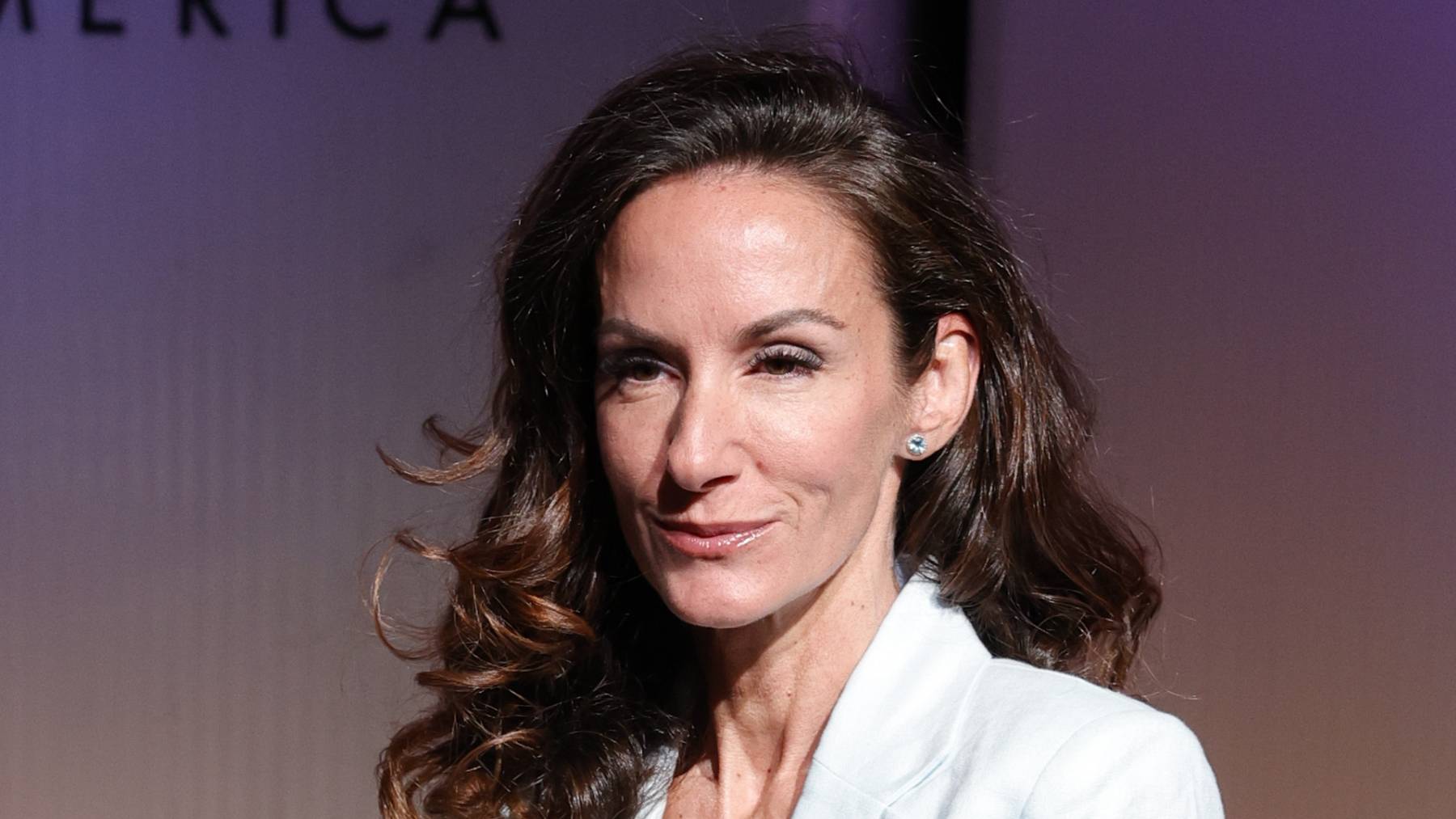 Telma Ortiz repite la fórmula de Letizia y arrasa con un traje de Mango
