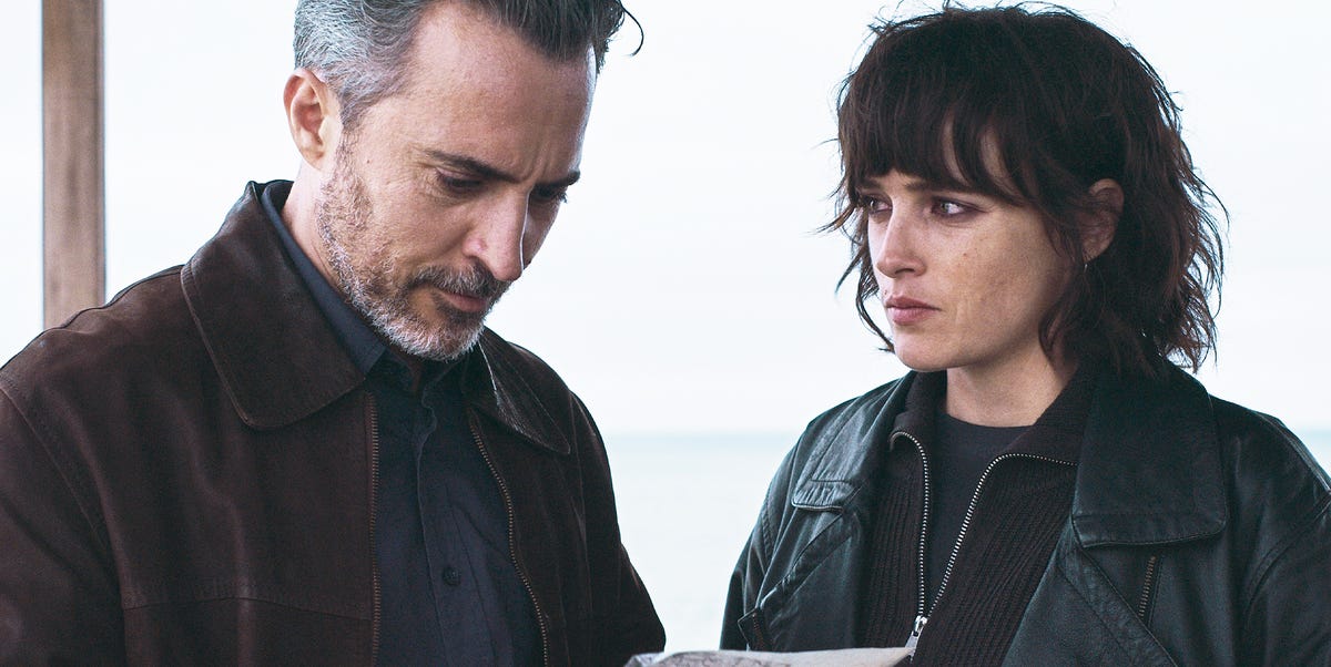 Crítica de ‘Un fantasma en la batalla’, el regreso de Agustín Díaz Yanes, el narrador puro y duro