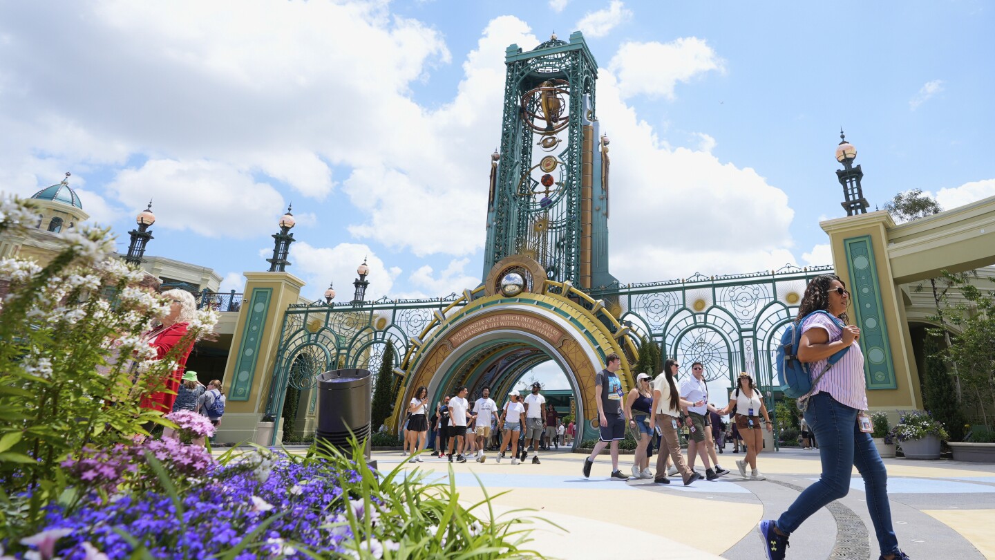 Hombre muere tras montar montaña rusa en nuevo parque Epic Universe de Florida
