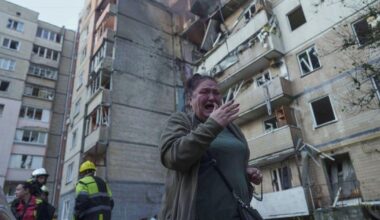 Mayor ataque ruso contra Ucrania desde inicio de guerra deja 4 muertos y daños a sede del Gabinete