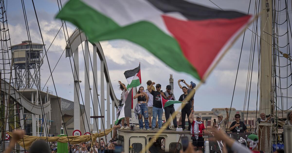 Flotilla con destino a Gaza zarpa de Barcelona por segunda vez tras retraso por tormenta