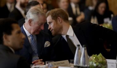 El príncipe Harry descalifica rumores y revela detalles de su encuentro con Carlos III y sobre el regaló que le llevó