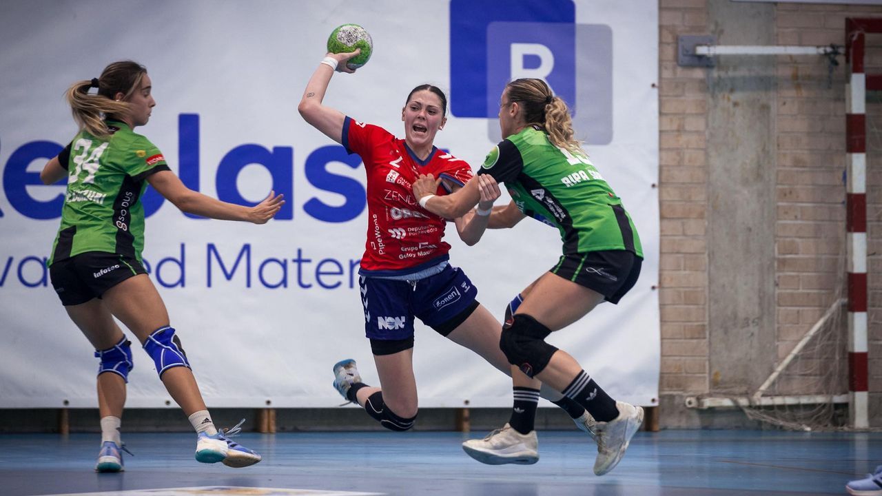 El Porriño remonta cinco goles en la segunda mitad ante el Beti Onak (24-25) - La Voz de Galicia