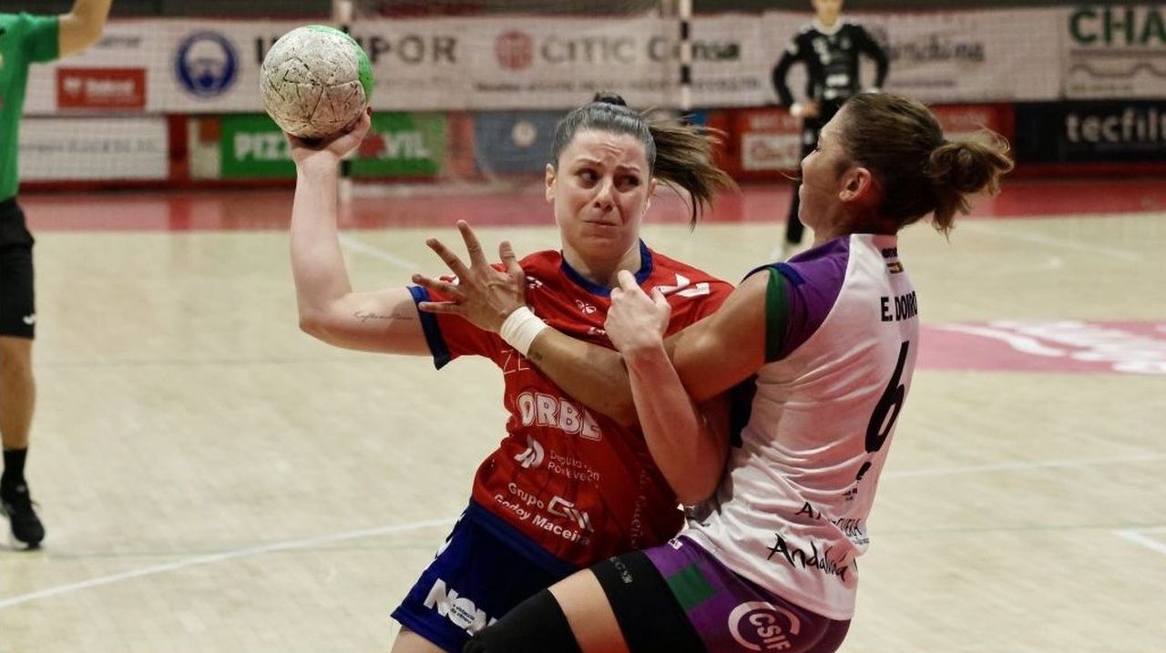 El Porriño fue a remolque y terminó cayendo con el Málaga (17-23) - La Voz de Galicia