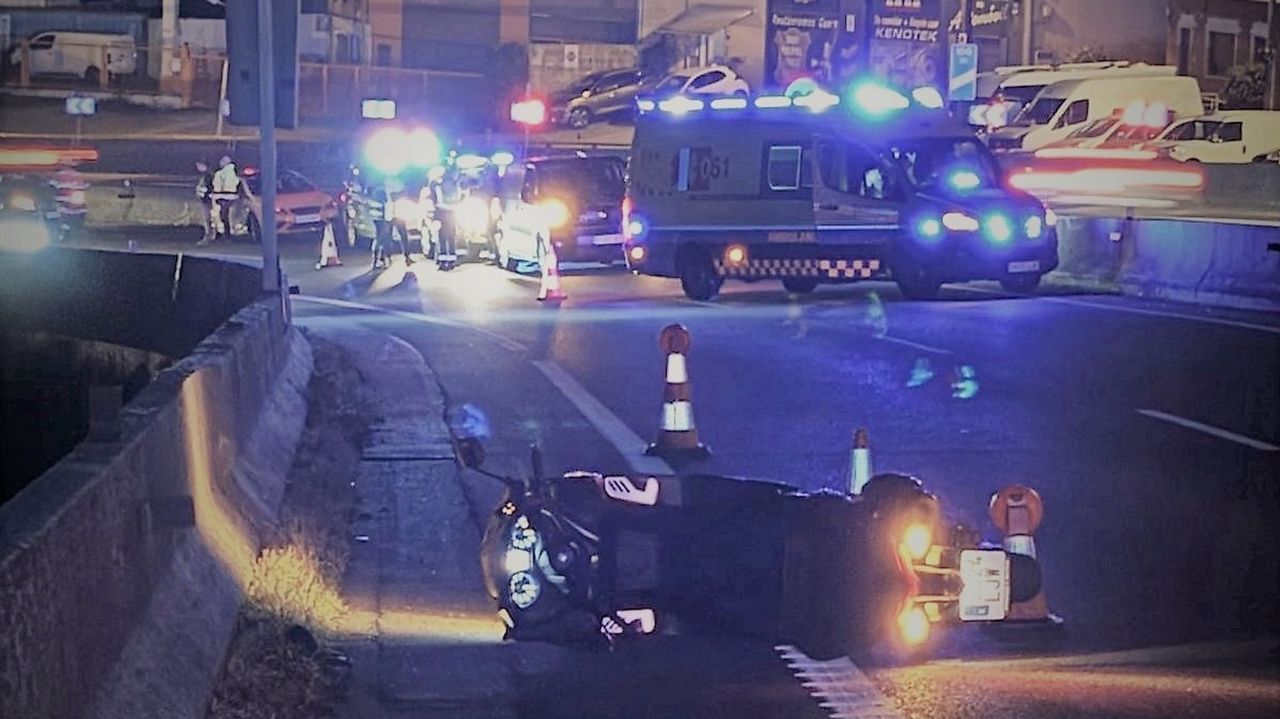 Fallece un motorista al salirse de la vía en la A-55 en Mos - La Voz de Galicia
