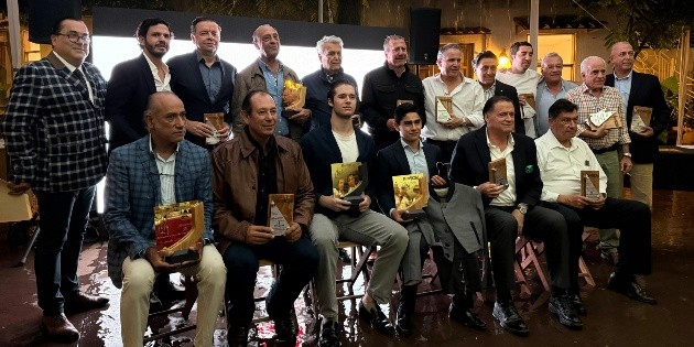 Realizan ceremonia de premiación del serial taurino 'Arre y Olé'