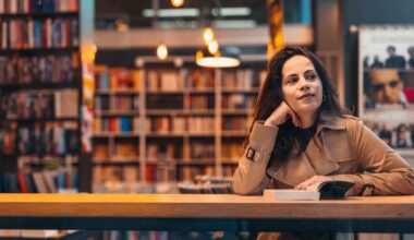 Hoy sale a la venta ‘La profesora’, la última de las cinco novelas de la autora de 'La asistenta' que se publica en España en un año