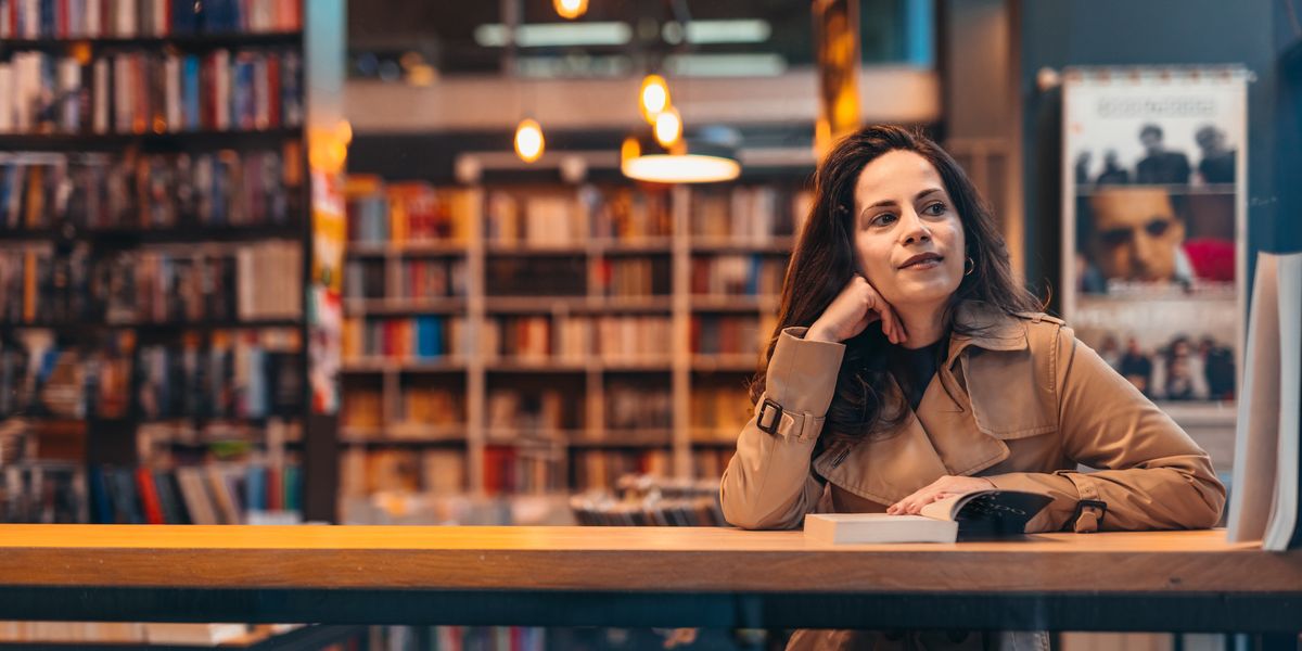 Hoy sale a la venta ‘La profesora’, la última de las cinco novelas de la autora de 'La asistenta' que se publica en España en un año
