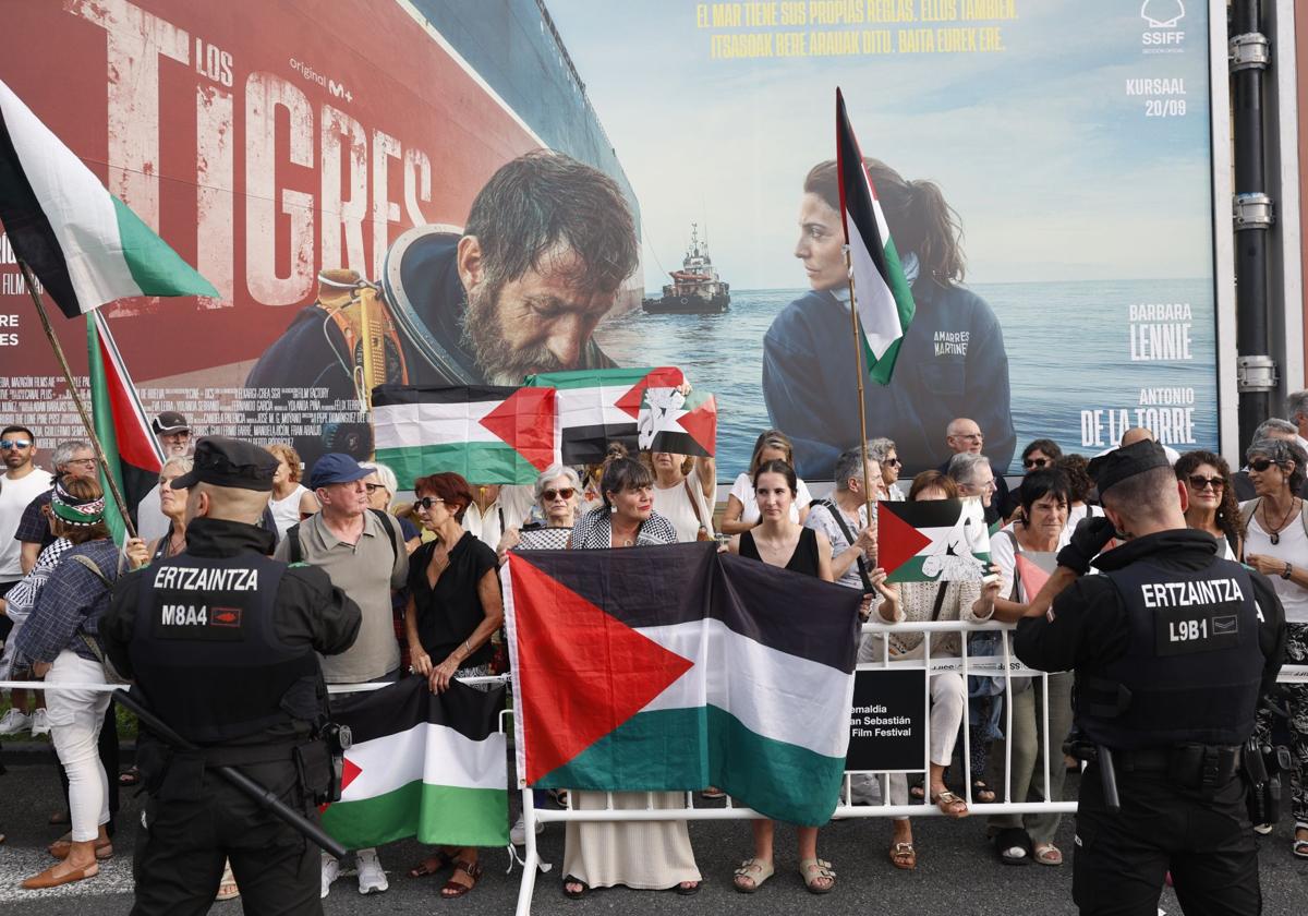 Vestidos negros y banderas palestinas: un 'glamour' solidario