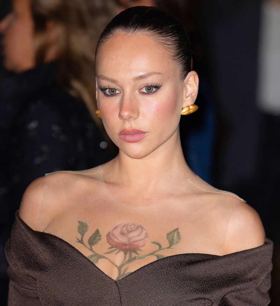 Ester Expósito en el desfile de Schiaparelli en la Paris Fashion Week el 2 de octubre de 2025