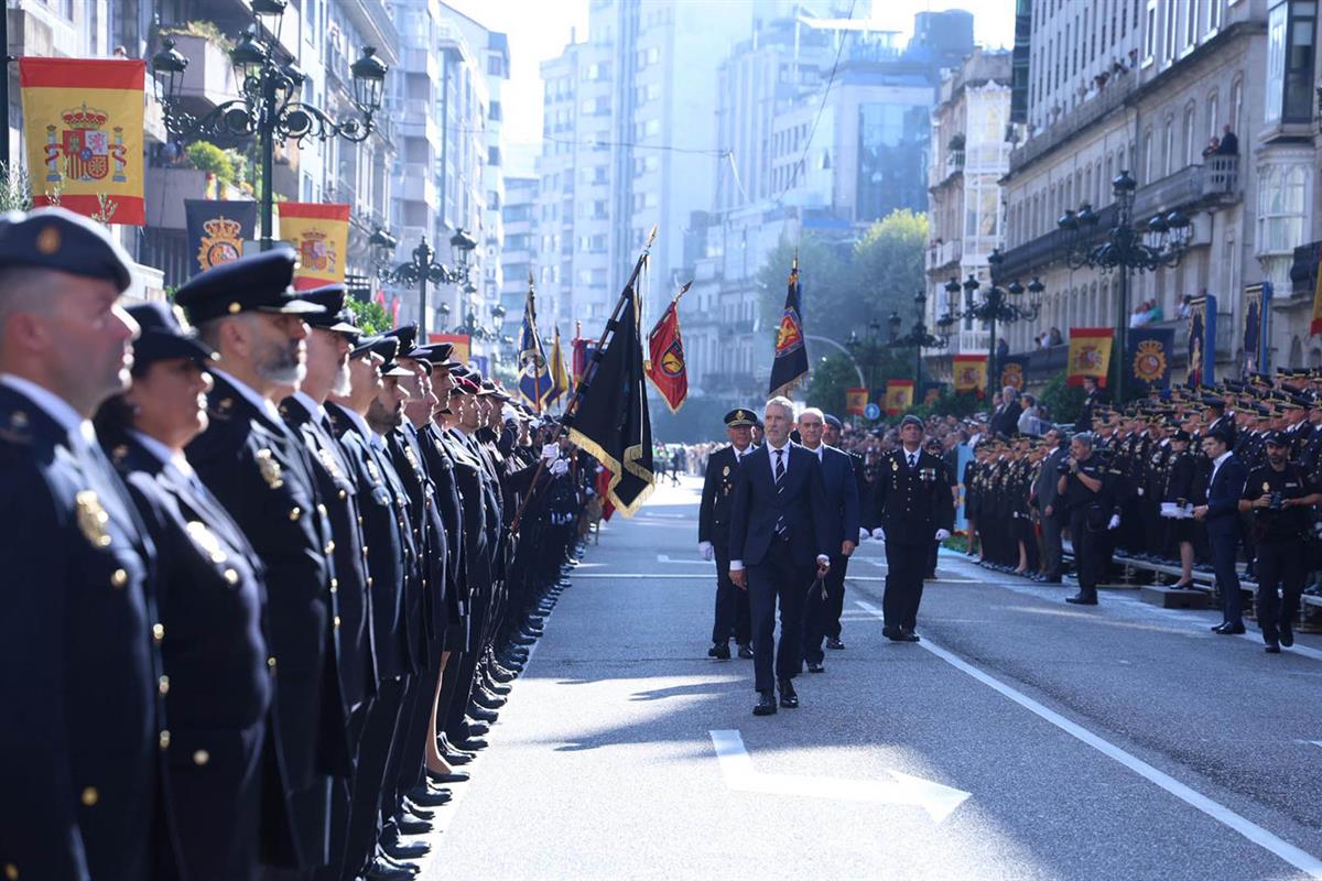 El ministro del Interior, Fernando Grande-Marlaska, en la celebración de los actos centrales del Día de la Policía, en Vigo