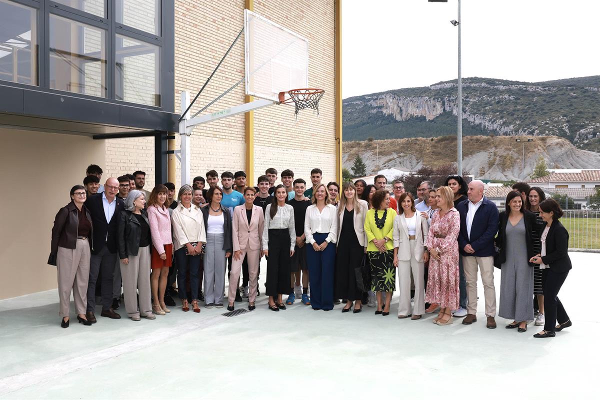 La ministra Pilar Alegría, junto a la Reina Letizia en la inauguración oficial del curso de Formación Profesional,