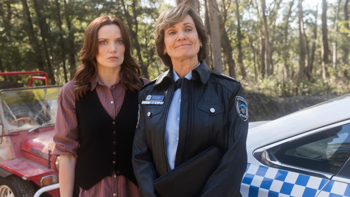 Anna Sansom y Catherine McClements, en 'Regreso al paraíso'