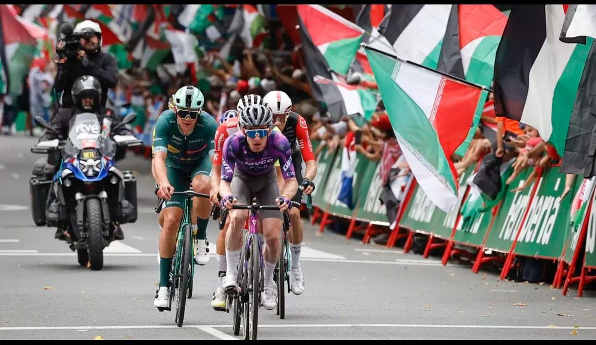 Protestas en La Vuelta contra el Israel-Premier Tech