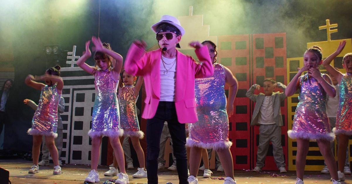 Talento y diversión sobre el escenario en la plaza de Toros de Alba de Tormes