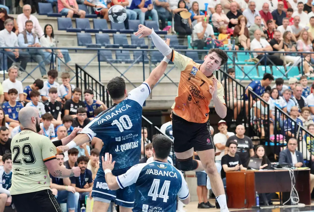 El BM Guadalajara rompe el hielo en Cangas