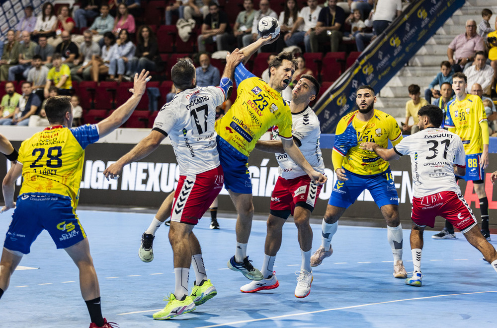 Balonmano: La 'tercera' juventud de Ángel #Caserío