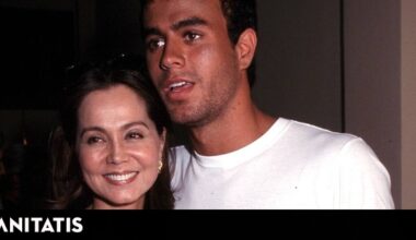 Enrique Iglesias abre el álbum familiar para felicitar a Isabel Preysler por la publicación de su autobiografía