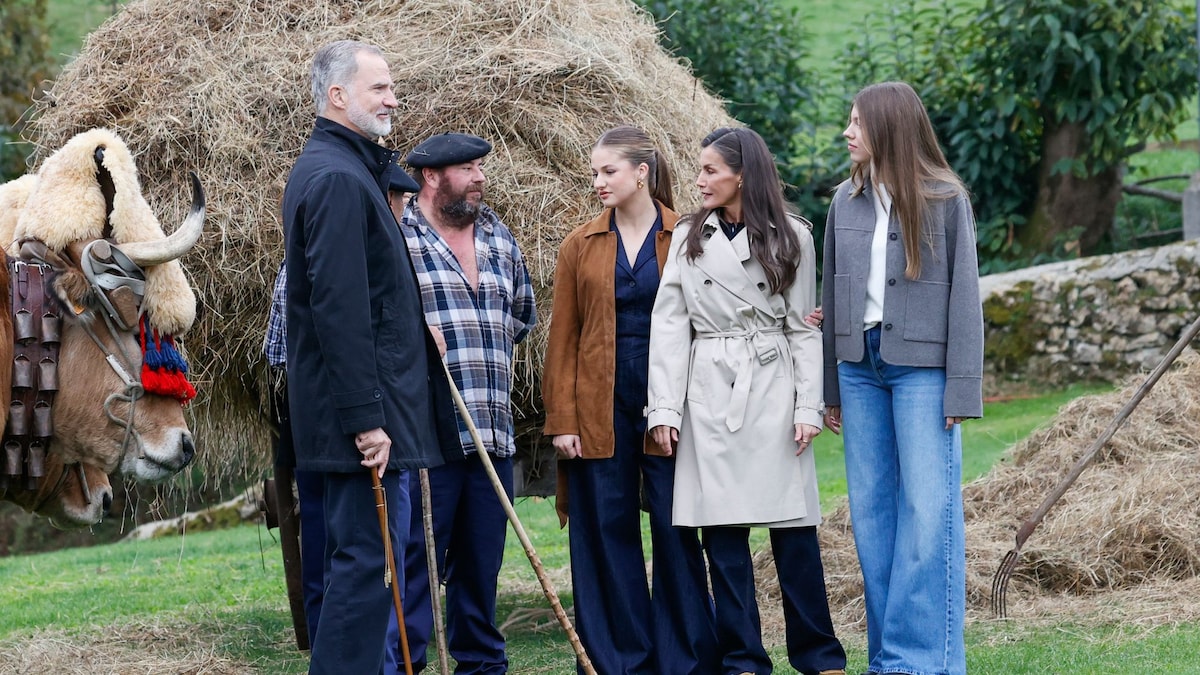 La princesa Leonor recorre, junto a los Reyes y la infanta Sofía, Valdesoto