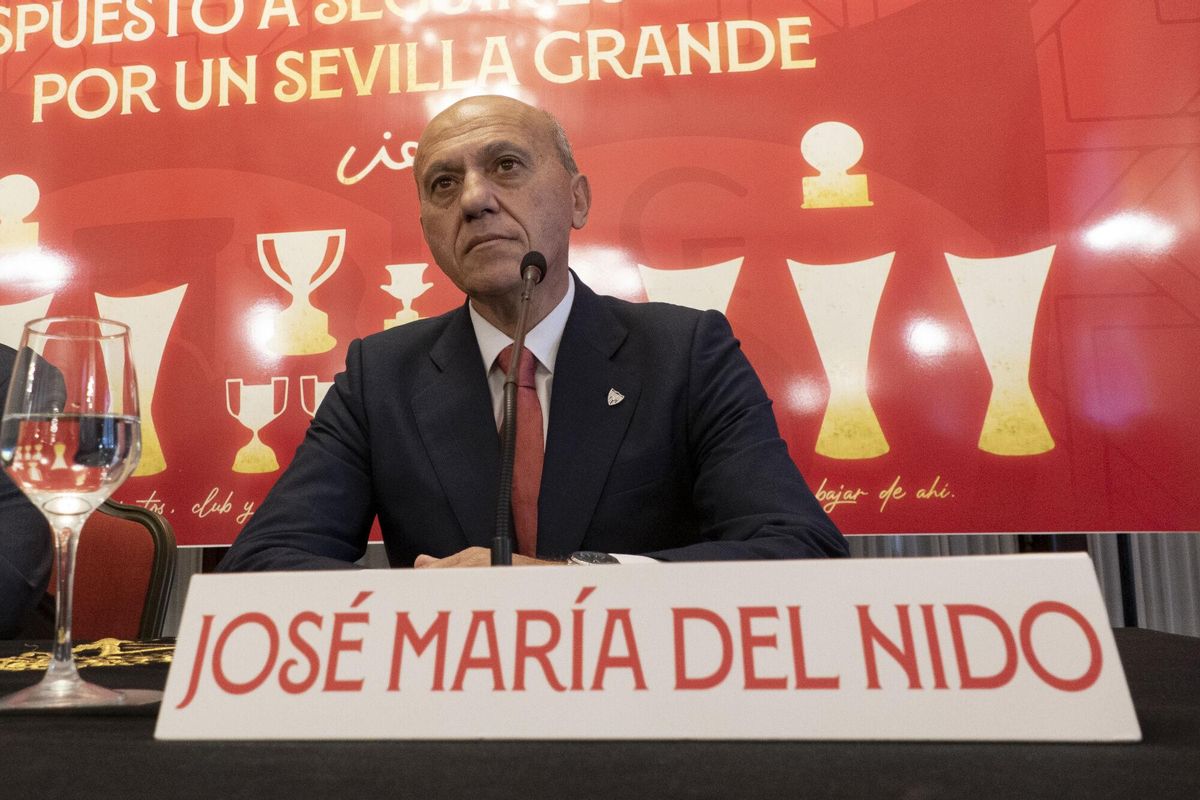 GRAFAND6293. SEVILLA, 23/12/2022.- El expresidente del Sevilla José María del Nido Benavente, durante la rueda de prensa ofrecida hoy viernes en un hotel sevillano en la que insistió en que "no existe impedimento alguno para" que él pueda volver a "presidir el Sevilla" a partir de la junta general de accionistas que se celebrará el próximo jueves, 29 de diciembre. EFE/ David Arjona