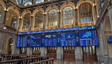 El Ibex 35 sube liderado por Puig y va camino de cerrar octubre por encima de los 16.000