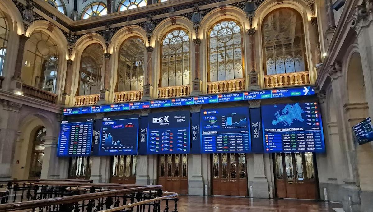 El Ibex 35 sube liderado por Puig y va camino de cerrar octubre por encima de los 16.000