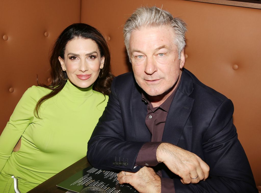 Alec Baldwin y su esposa Hilaria protagonizan un tenso momento ante las cámaras