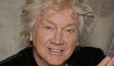 Muere John Lodge de The Moody Blues, la banda que enamoró al mundo con 'Nights in White Satin'
