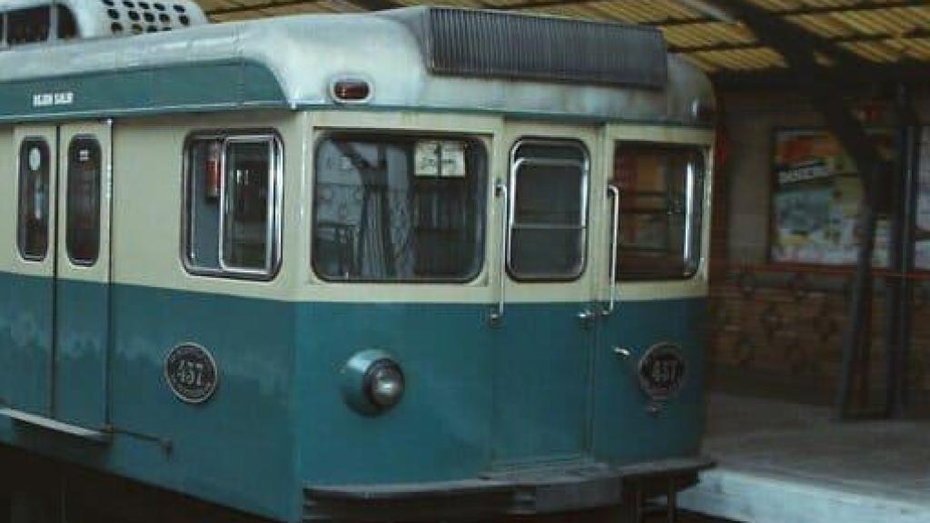 Uno de los trenes del metro de Barcelona restaurado