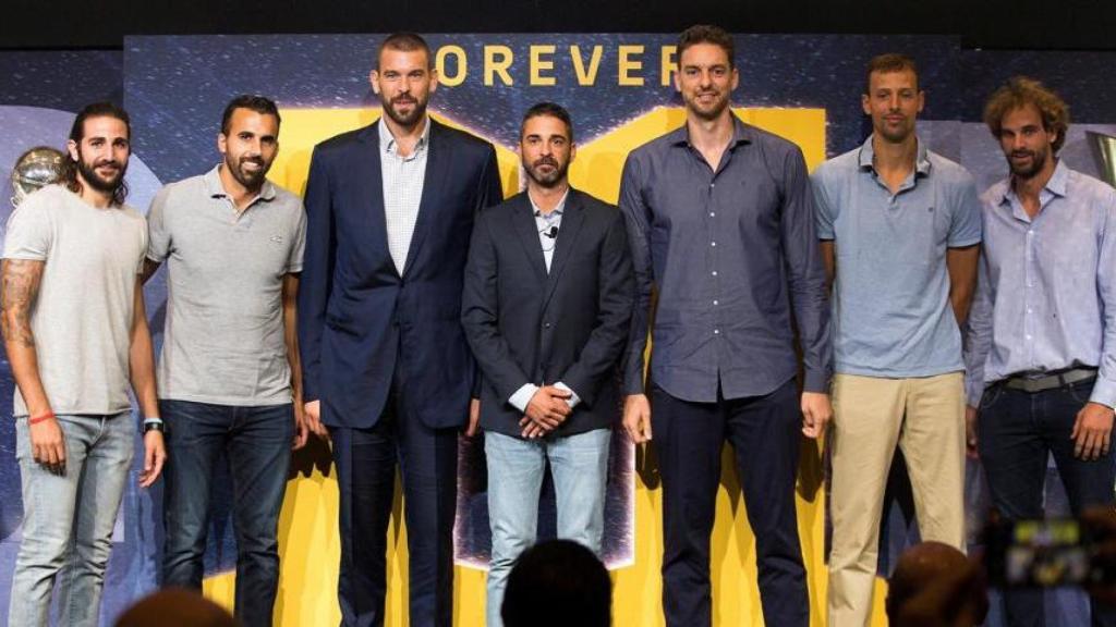 Ricky Rubio, Víctor Sada, Marc Gasol, Pau Gasol, Jordi Trias y Roger Grimau en la despedida de Juan Carlos Navarro