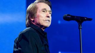 Raphael, en un concierto en Zaragoza, en 2023.