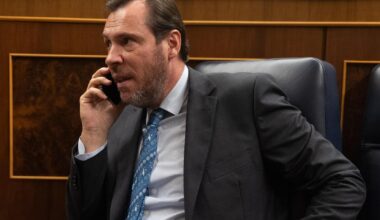 La Asociación de la Prensa censura el ataque de Óscar Puente al corresponsal de ABC por preguntar a Trump