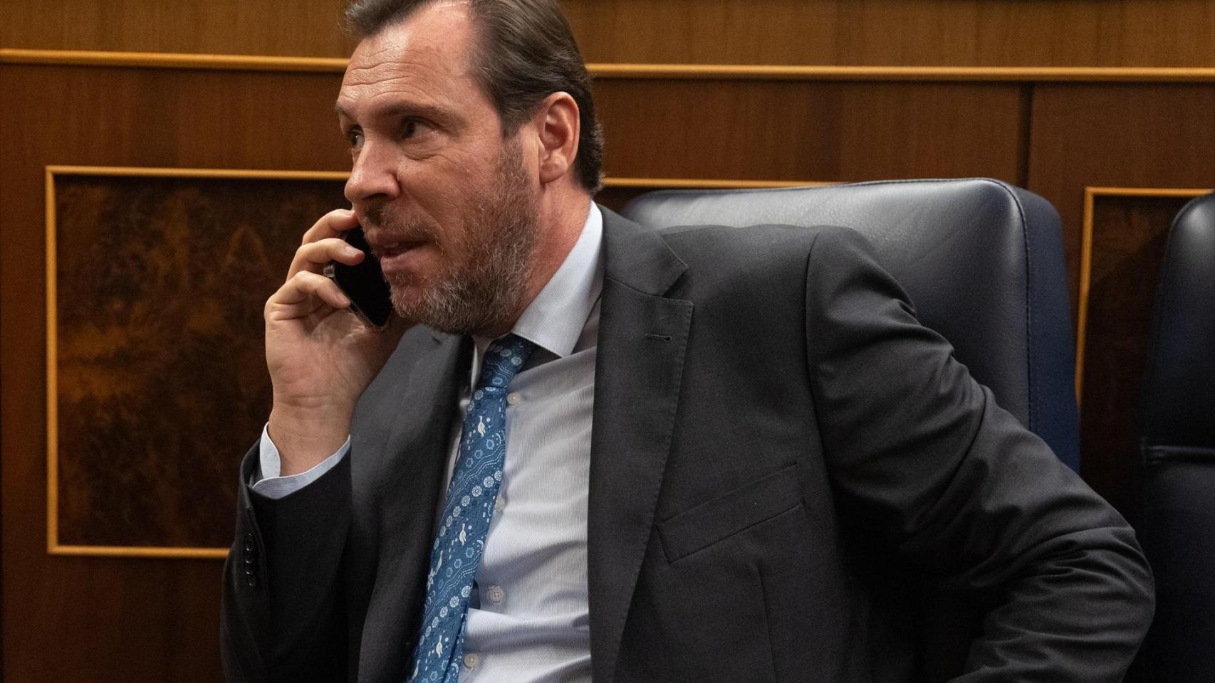 La Asociación de la Prensa censura el ataque de Óscar Puente al corresponsal de ABC por preguntar a Trump