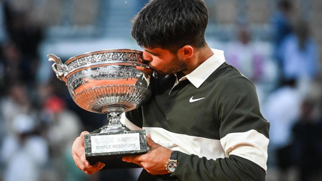 Carlos Alcaraz, con el título de Roland Garros 2025