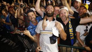 Jon Rahm y su eufórica celebración con aficionados tras ganar la Ryder Cup 2025