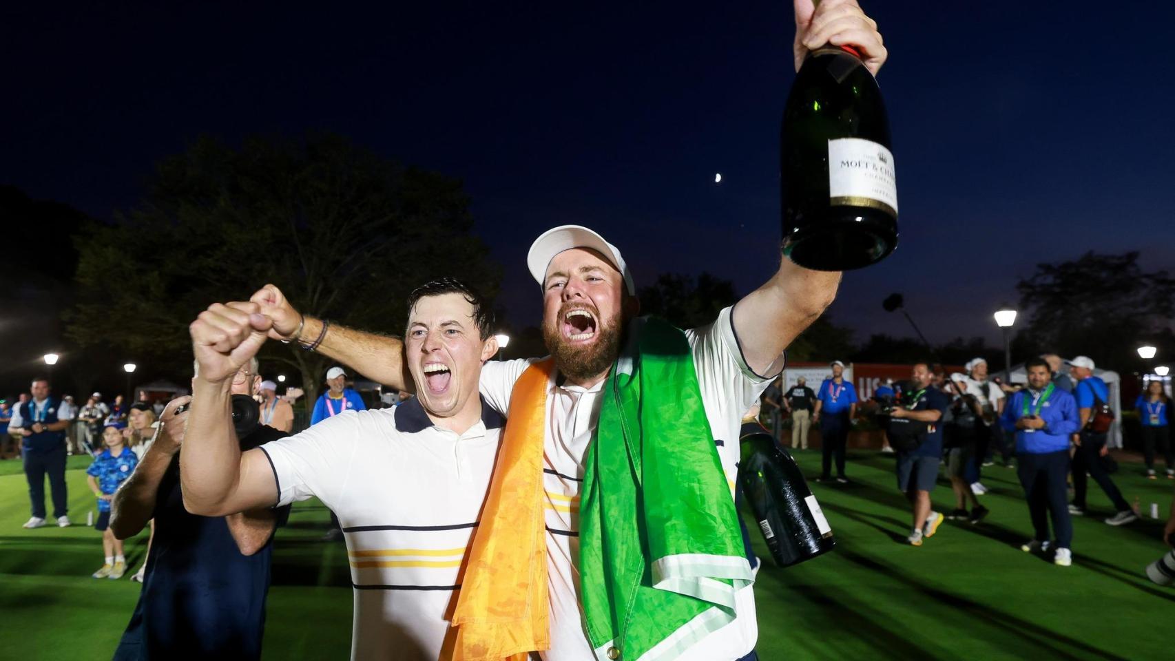 Uno de los momentos de la fiesta europea por la Ryder Cup, aún sobre el campo