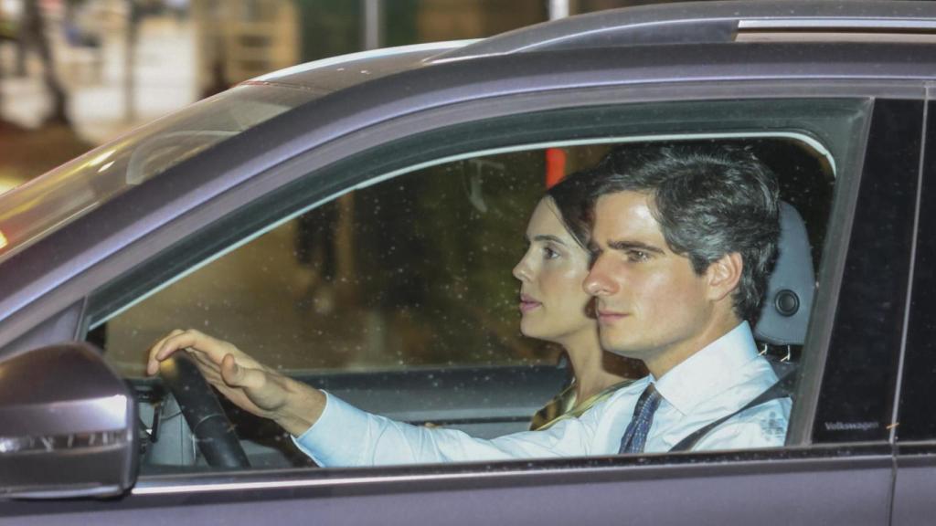 Los duques de Huéscar en las inmediaciones del Palacio de Liria.