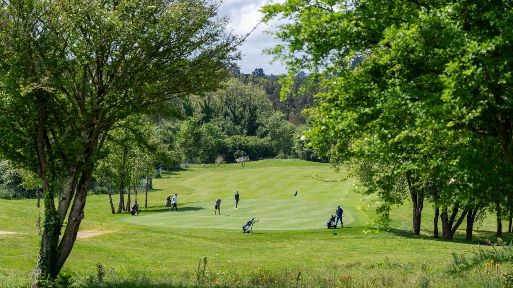 Abierto nuevo plazo para disfrutar durante un mes de la "Experiencia Golf Xaz", en Oleiros (A Coruña)