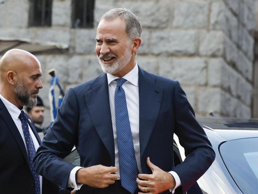 El rey Felipe VI, muy sonriente, a su llegada al concierto.
