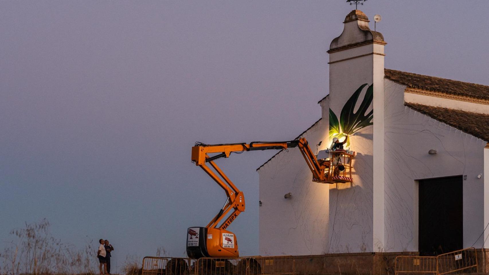 una 'costilla de Adán' gigante para dar la bienvenida a su pueblo