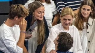 Pablo Urdangarin, arropado por su pareja, Johanna Zott, y su madre, la infanta Cristina, en su último partido.