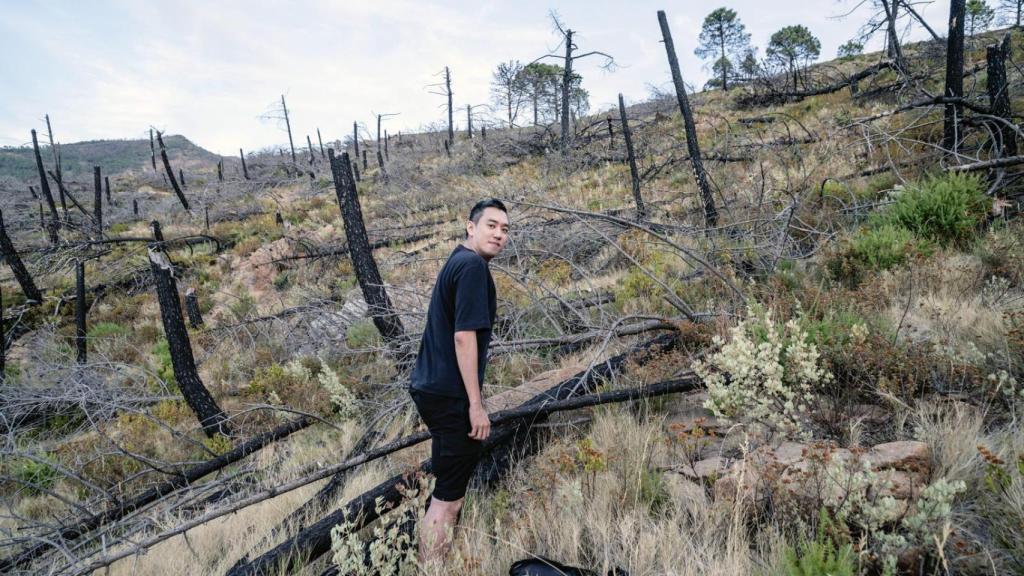 El artista, en su visita a la Sierra de Genalguacil.