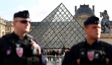 Prisión provisional para dos sospechosos del robo de joyas del Louvre tras "reconocer parcialmente" los hechos