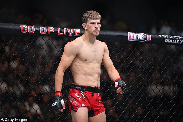 Allen, que ha tenido 23 peleas de MMA, afirma que fue atacado por