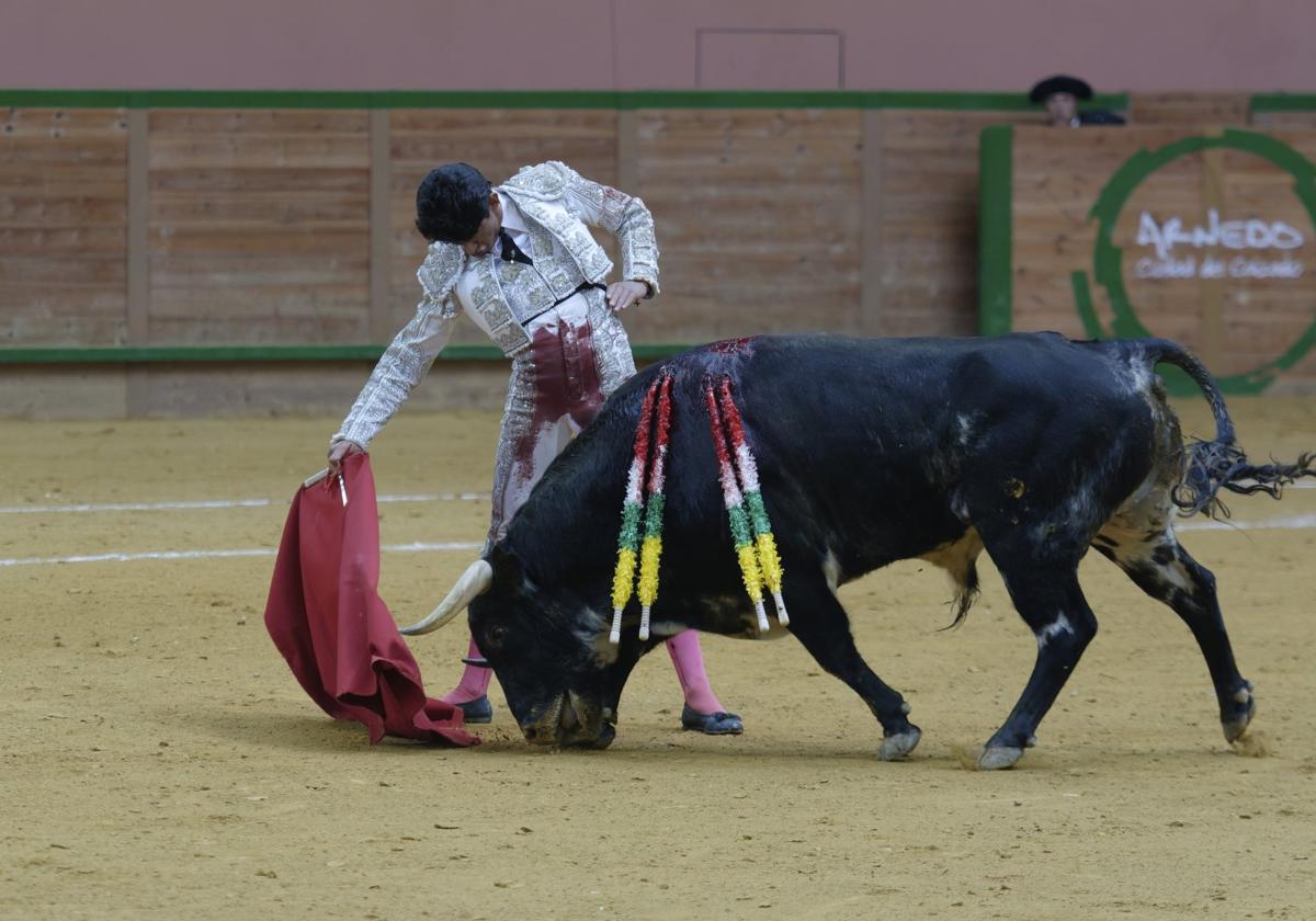 Osornio brilla en Arnedo mientras Torres devuelve una oreja