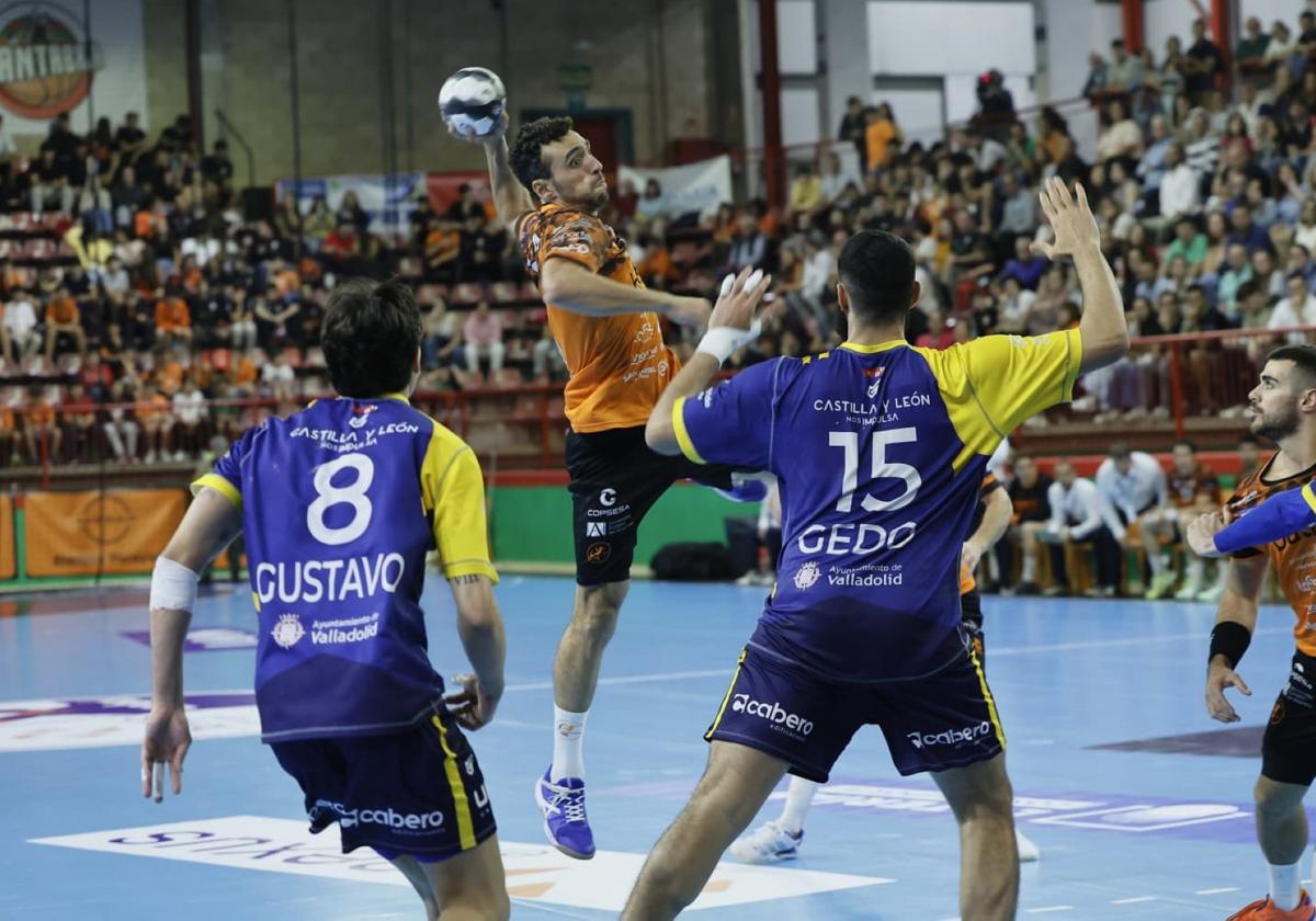 Fafa Cangiani regala el liderato al Bathco